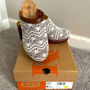 Korks Nora Clogs in Natural